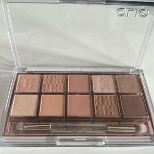 Clio Pro Eyeshadow palette - Walking on the Cozy Alley